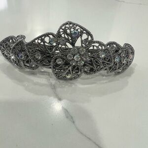 Elegant Silver Floral Hair Accessory